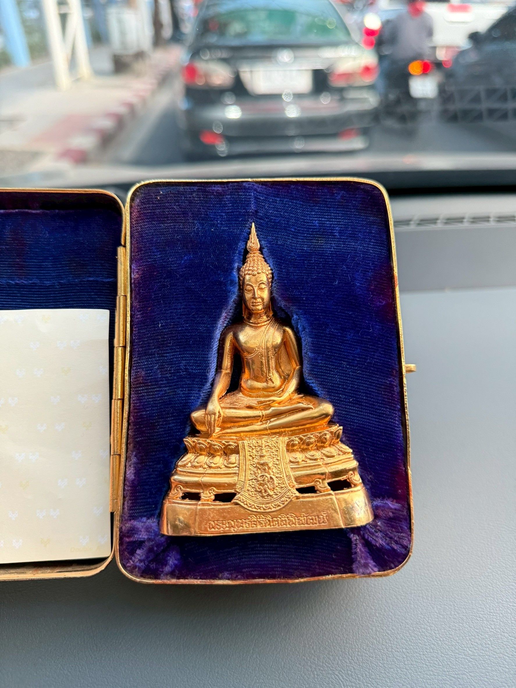 บรรยากาศรับเช่าพระเครื่อง